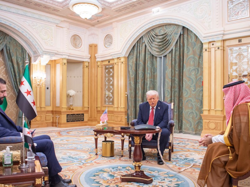LA STORIA SI RISCRIVE: L’INCONTRO TRUMP-AL&nbsp;SHARAA